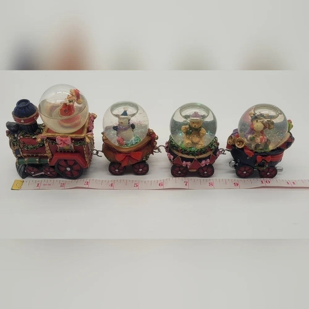 Vintage Santa & Friends Snow Globe Train Christmas Holiday Classics Collection‌